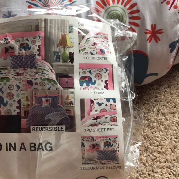 Bedding - Picture 2 of 7